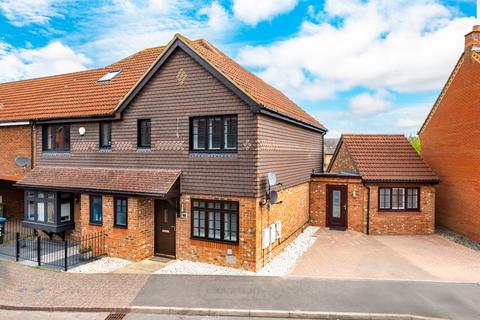 4 bed property, in Garwood Crescent, £425,000