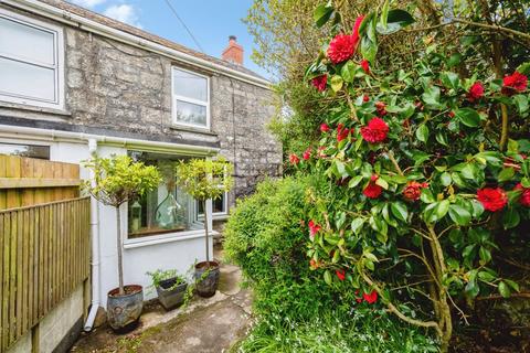 2 bed property, in Burras Row, £150,000