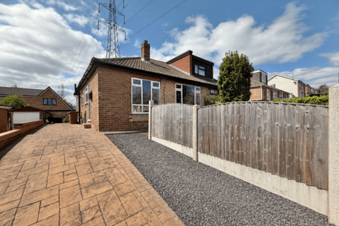 2 bed property, in Newlands Drive, £200,000