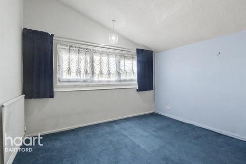 2 bed property, in Phoenix Place, £325,000