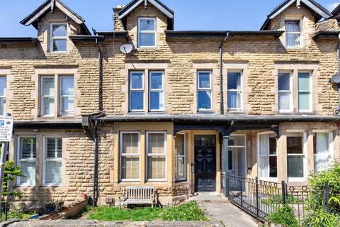 2 bed property, in Dragon Avenue, £150,000