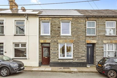 3 bed property, in Lloyds Terrace, £180,000