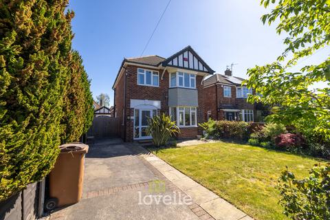 3 bed property, in Eastwood Avenue, £245,000