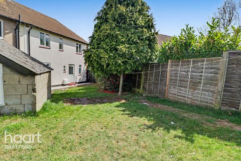 3 bed property, in Dale Road, £425,000