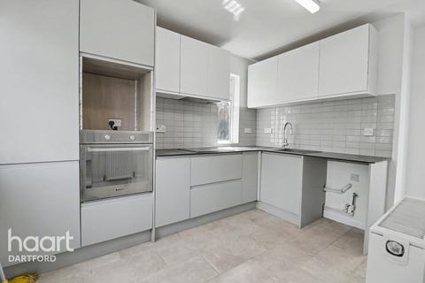 3 bed property, in Dale Road, £425,000