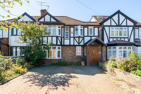 3 bed property, in Tudor Drive, £975,000