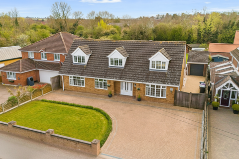 5 bed property, in 76 Monks Dyke Road Louth LN11 8DX, £575,000