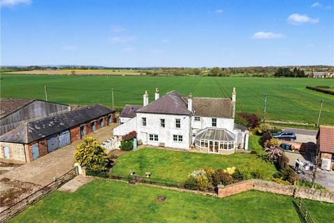 5 bed property, in Fencote House, £890,000