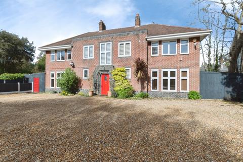 4 bed property, in Wimborne Road, £780,000
