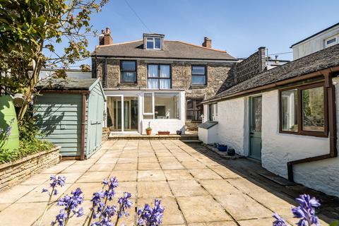 3 bed property, in Fore Street, £370,000