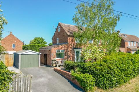 2 bed property, in Grange Lane, £315,000