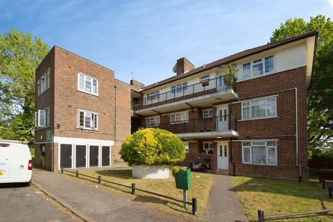 2 bed property, in The Poplars, £425,000