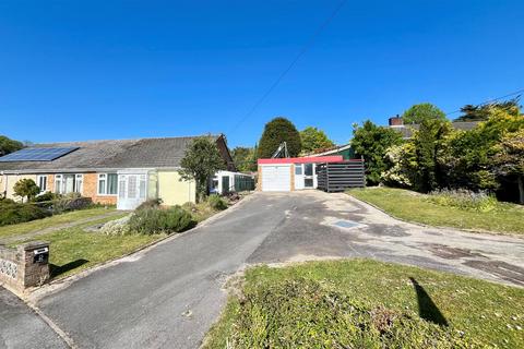 2 bed property, in Great Croft, £325,000