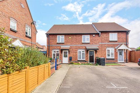 2 bed property, in The Pastures, £250,000