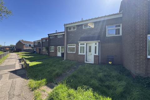 2 bed property, in Larch Walk, £165,000