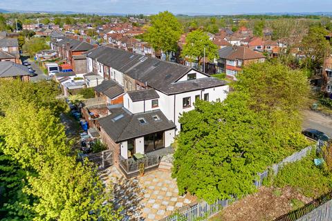 3 bed property, in Moss Lane, £325,000