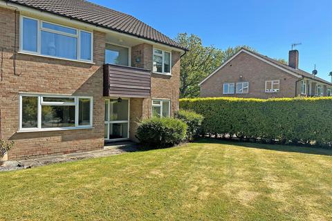 2 bed property, in London Road South, £279,500