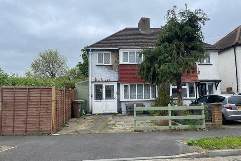 3 bed property, in Willow Walk, £495,000