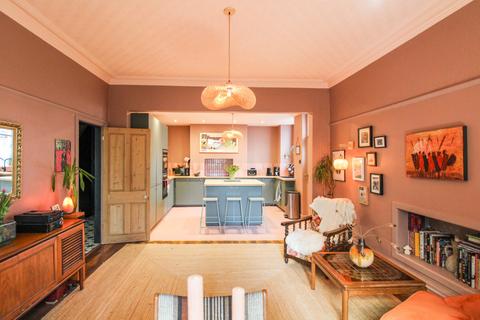 5 bed property, in School Lane, £365,000