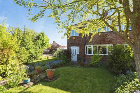 3 bed property, in Stanhope Avenue, £275,000