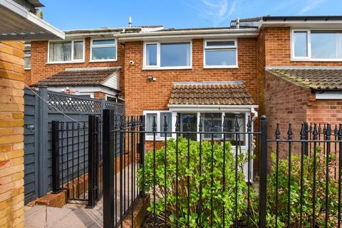 3 bed property, in The Poplars, £250,000