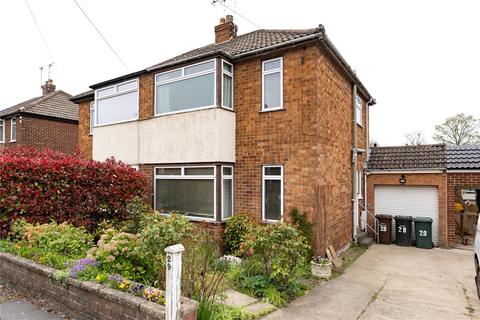 3 bed property, in Oakridge Avenue, £315,000