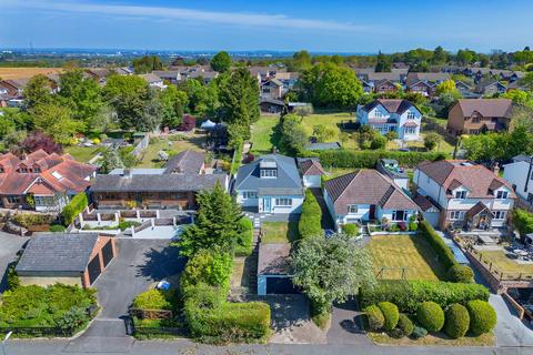 4 bed property, in Pescot Avenue, £700,000