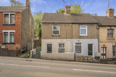 2 bed property, in Kingshill Road, £170,000