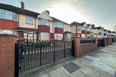 3 bed property, in Masefield Avenue, £609,950
