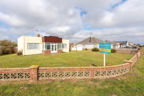 3 bed property, in The Esplanade, £250,000