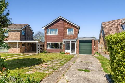 3 bed property, in Gordon Avenue, £495,000