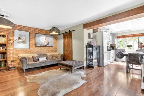 2 bed property, in Horatio Avenue, £425,000