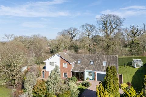4 bed property, in Nelson Way, £675,000