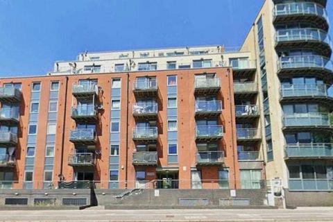 1 bed property, in Bath Road, £110,000
