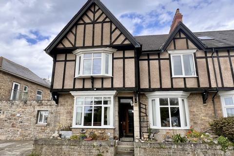 4 bed property, in Chyandour Square, £435,000