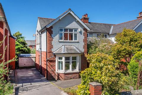 3 bed property, in Claremont Avenue, £229,995