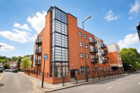 2 bed property, in Northolt Road, £325,000