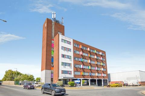 1 bed property, in Dunlop Road, £55,000
