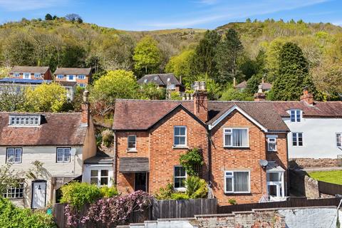 2 bed property, in St Anns Road, £275,000