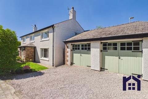 5 bed property, in Woodhart Lane, £695,000