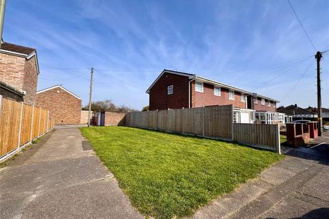 Land, in Nursery Close, £45,000
