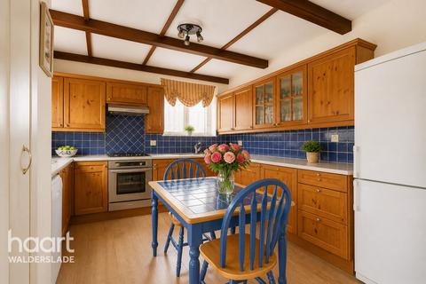 4 bed property, in Tunbury Avenue, £500,000