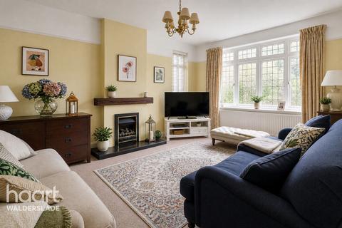 4 bed property, in Tunbury Avenue, £500,000