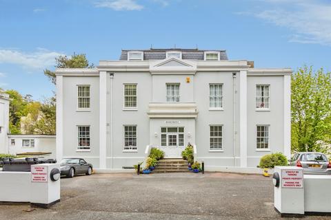 2 bed property, in Lower Woodfield Road, £350,000