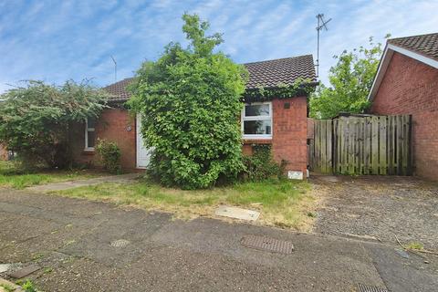 2 bed property, in Middle Pasture, £170,000