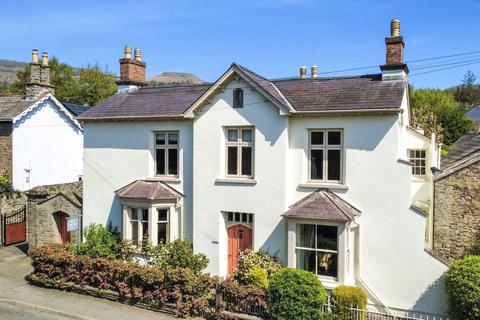 6 bed property, in Brecon Road, £875,000