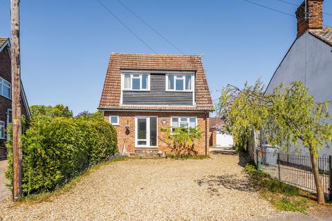 4 bed property, in Station Road, £400,000
