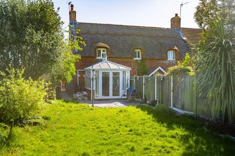 1 bed property, in Taylors Loke, £190,000