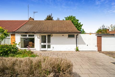 3 bed property, in Sylvester Road, £495,000