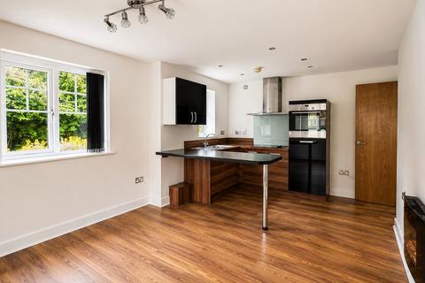 1 bed property, in Birch Close, £145,000